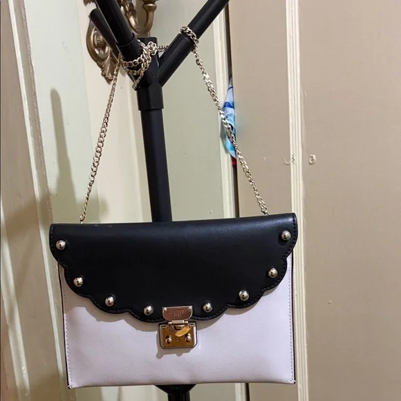 Guess crossbody bags BOGO - Picture 3 of 10